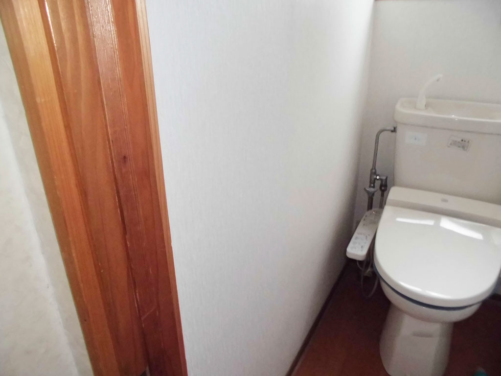 手摺り設置前のトイレの写真